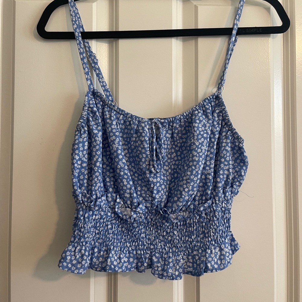 Cropped blouse with ruffled bottom